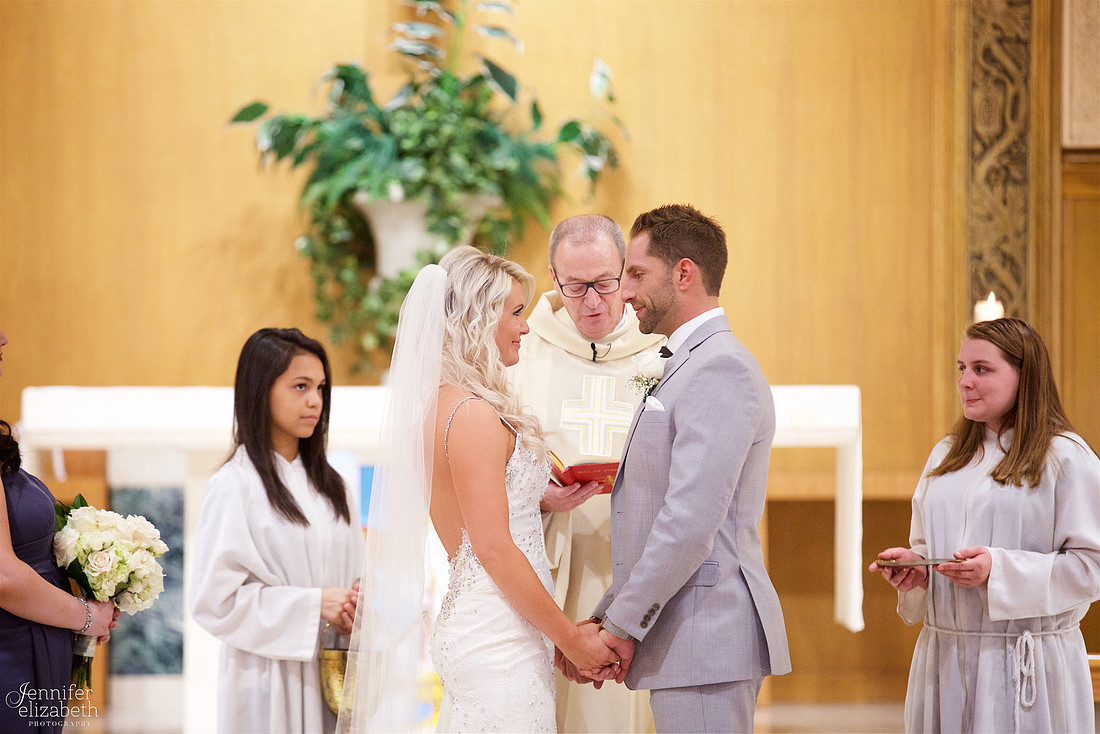 Lindsey & Rich: Summer Wedding at the Mayfield Sand Ridge Club in Cleveland