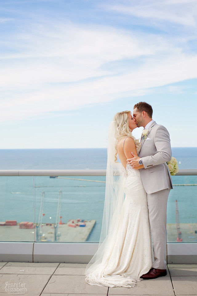 Lindsey & Rich: Summer Wedding at the Mayfield Sand Ridge Club in Cleveland