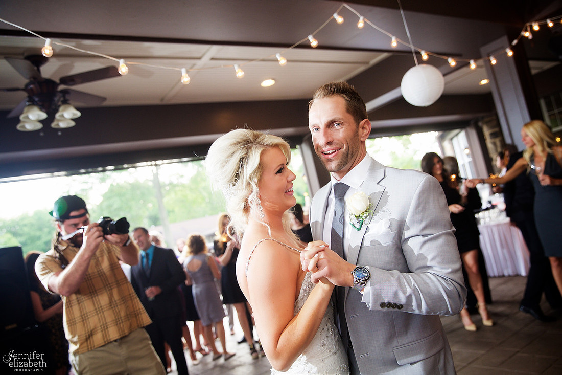 Lindsey & Rich: Summer Wedding at the Mayfield Sand Ridge Club in Cleveland