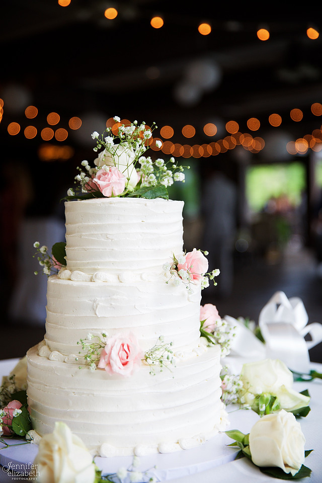 Lindsey & Rich: Summer Wedding at the Mayfield Sand Ridge Club in Cleveland
