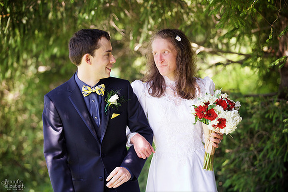 Bethany & Brett: Summer Cleveland Wedding in Bainbridge, Ohio