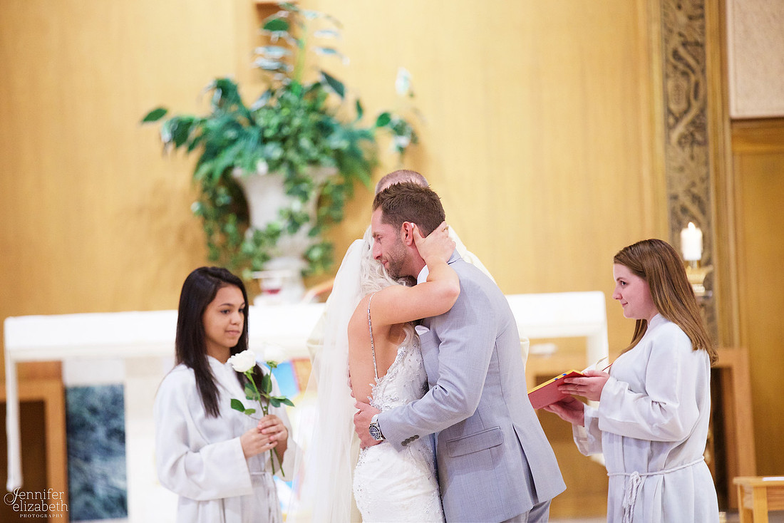 Lindsey & Rich: Summer Wedding at the Mayfield Sand Ridge Club in Cleveland