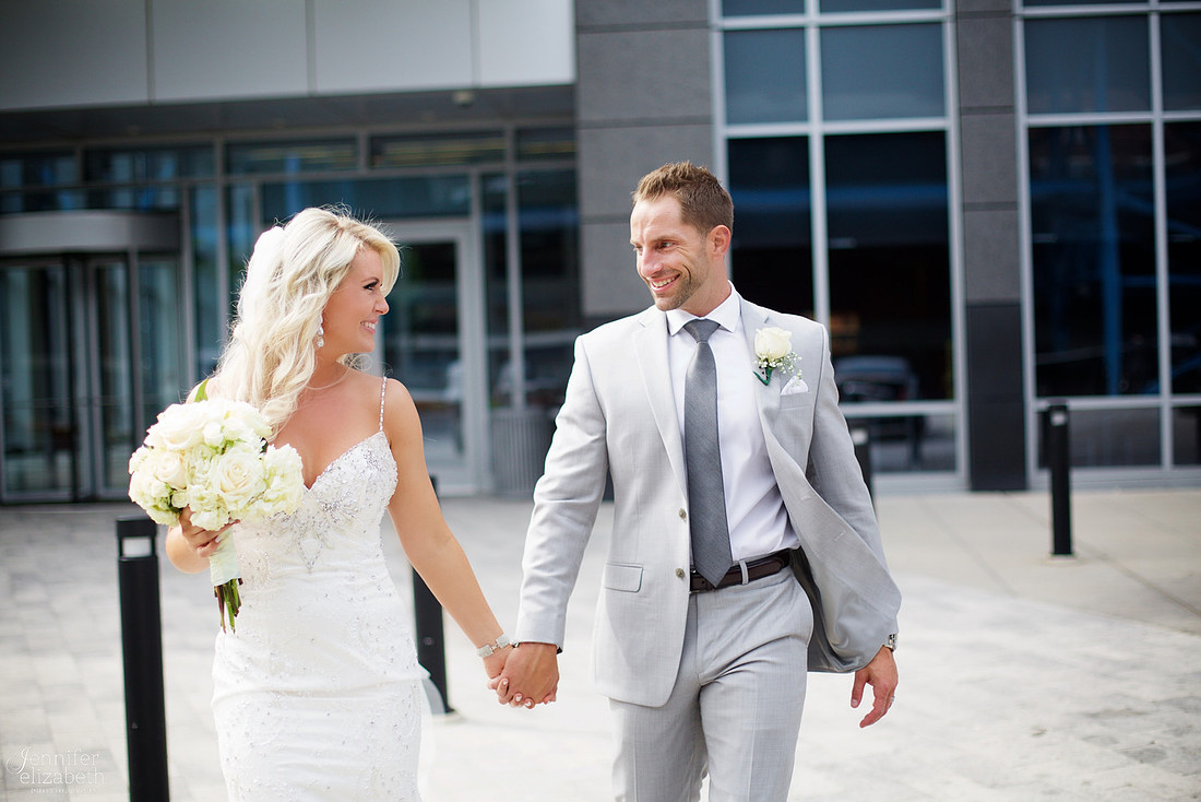 Lindsey & Rich: Summer Wedding at the Mayfield Sand Ridge Club in Cleveland