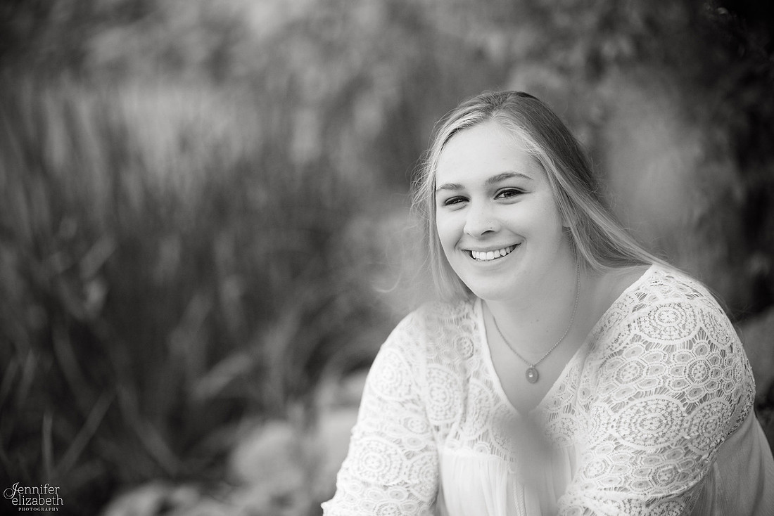 Samantha: Senior Portrait Session in Cortland, Ohio