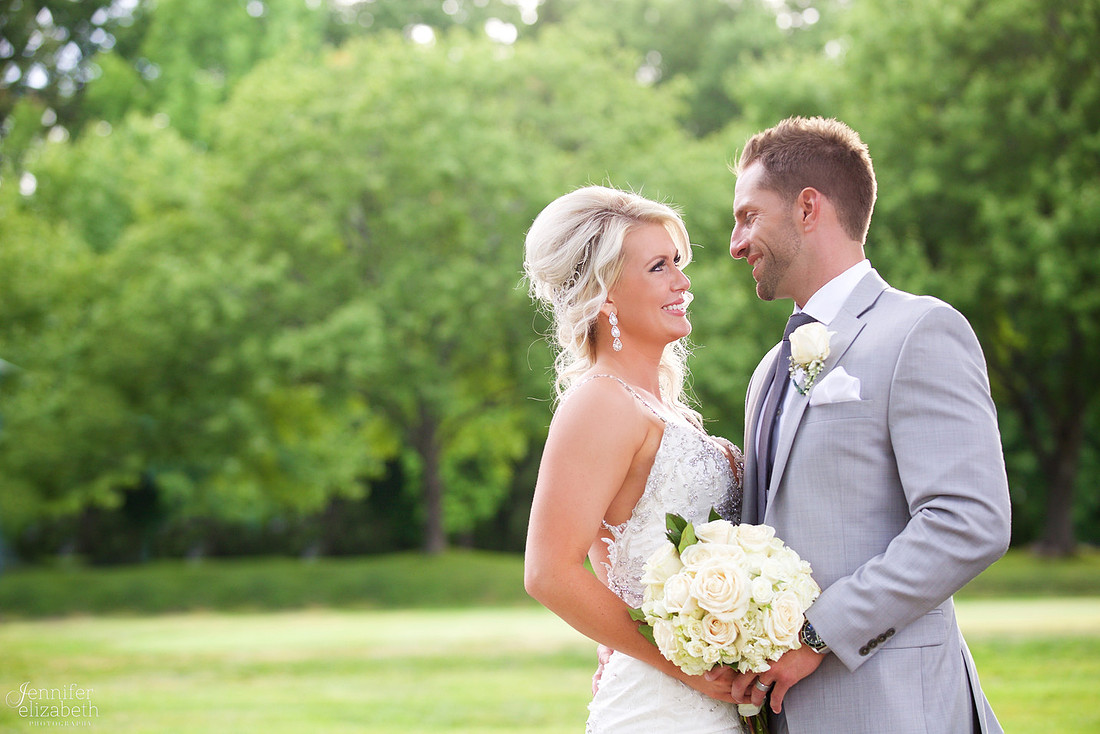 Lindsey & Rich: Summer Wedding at the Mayfield Sand Ridge Club in Cleveland