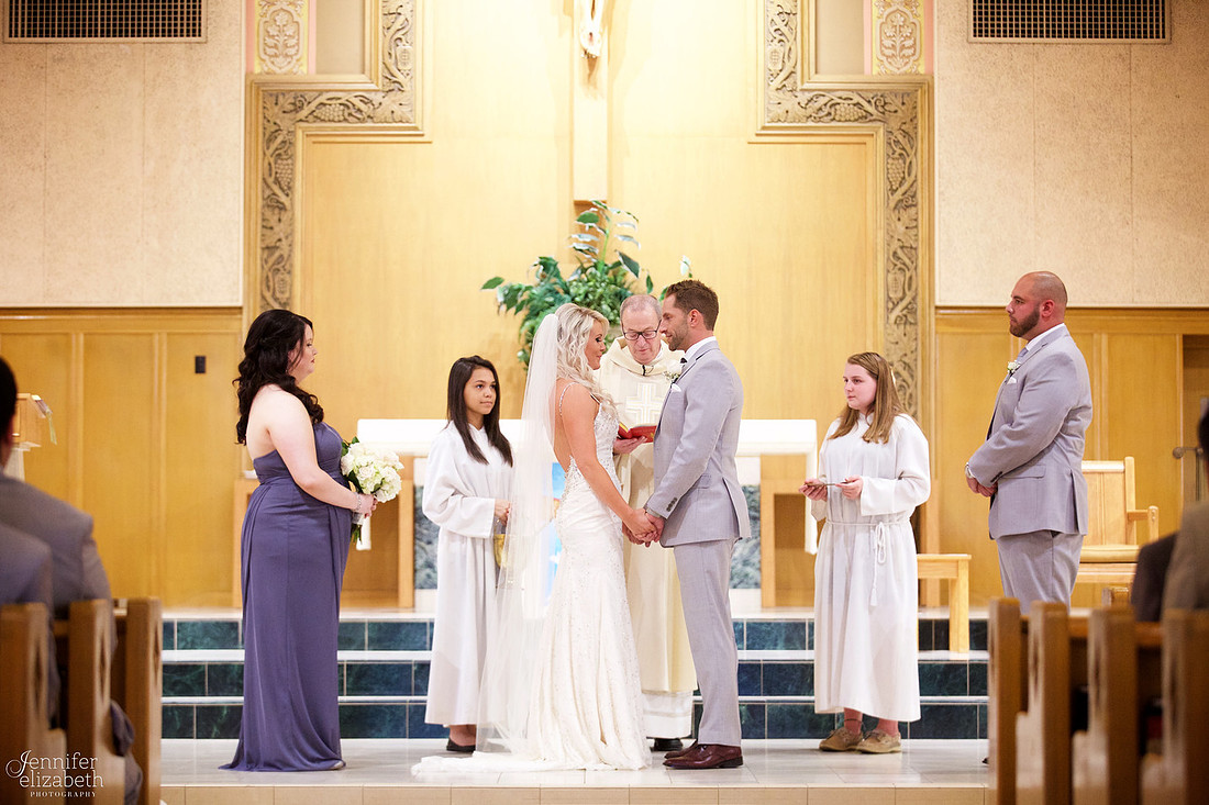 Lindsey & Rich: Summer Wedding at the Mayfield Sand Ridge Club in Cleveland