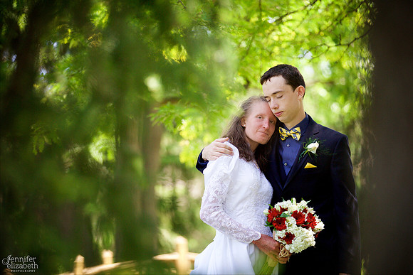 Bethany & Brett: Summer Cleveland Wedding in Bainbridge, Ohio