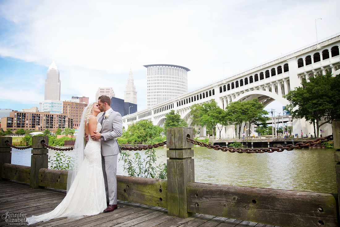 Lindsey & Rich: Summer Wedding at the Mayfield Sand Ridge Club in Cleveland