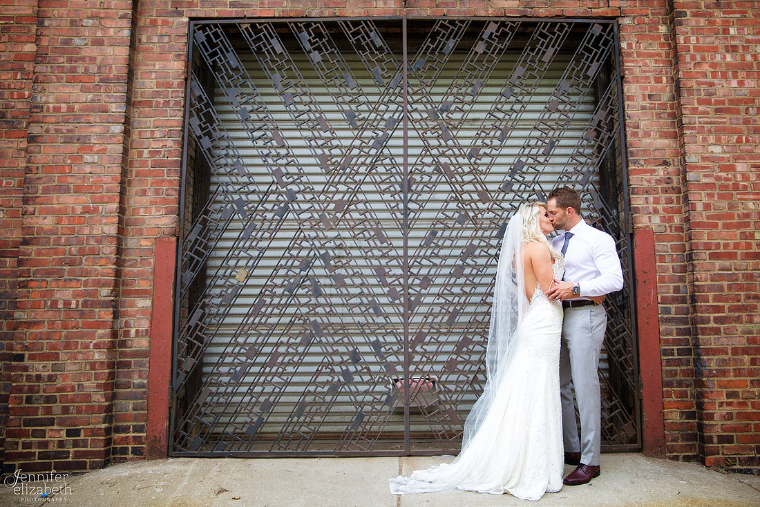 Lindsey & Rich: Summer Wedding at the Mayfield Sand Ridge Club in Cleveland