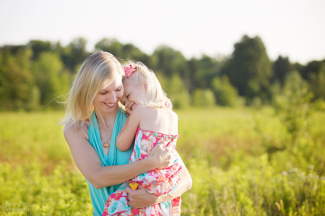 The M Family: Portrait Session at Frohring Meadows in Bainbridge, Ohio