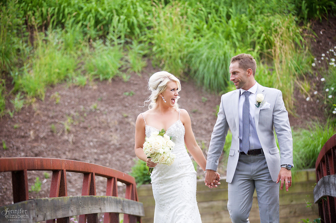 Lindsey & Rich: Summer Wedding at the Mayfield Sand Ridge Club in Cleveland