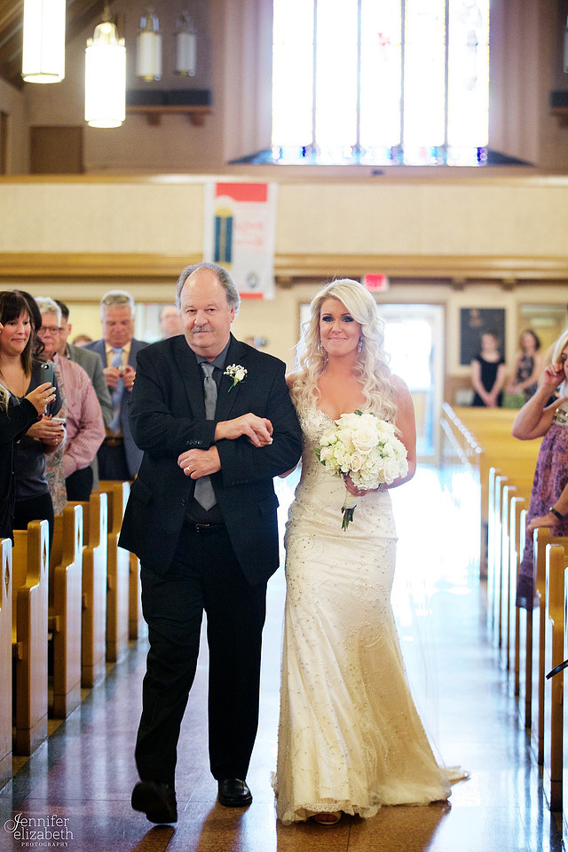 Lindsey & Rich: Summer Wedding at the Mayfield Sand Ridge Club in Cleveland