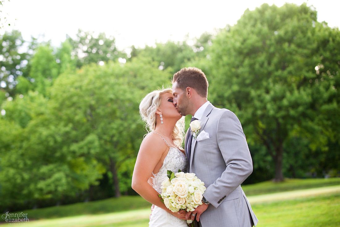 Lindsey & Rich: Summer Wedding at the Mayfield Sand Ridge Club in Cleveland