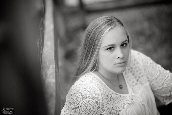 Samantha: Senior Portrait Session in Cortland, Ohio
