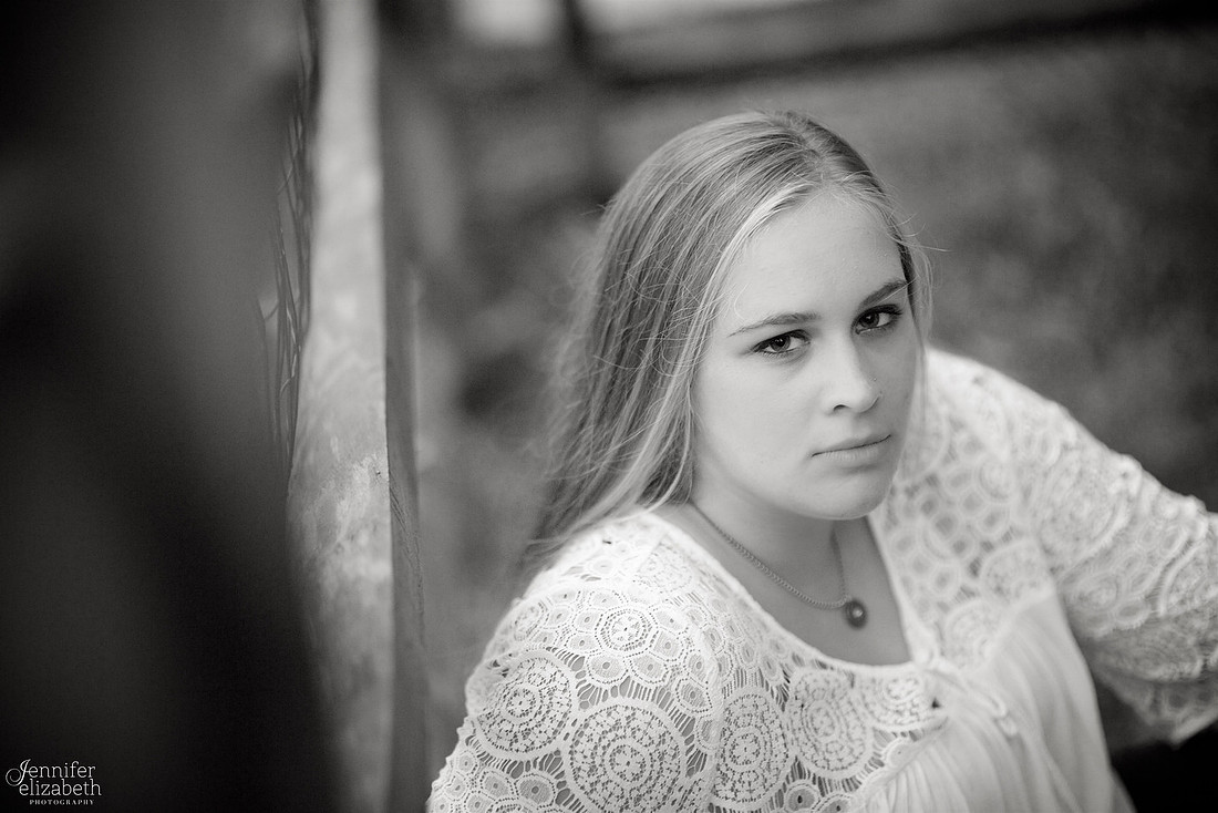 Samantha: Senior Portrait Session in Cortland, Ohio