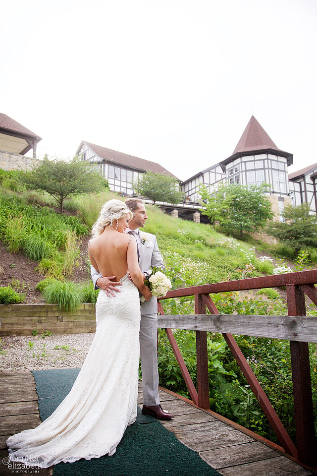 Lindsey & Rich: Summer Wedding at the Mayfield Sand Ridge Club in Cleveland