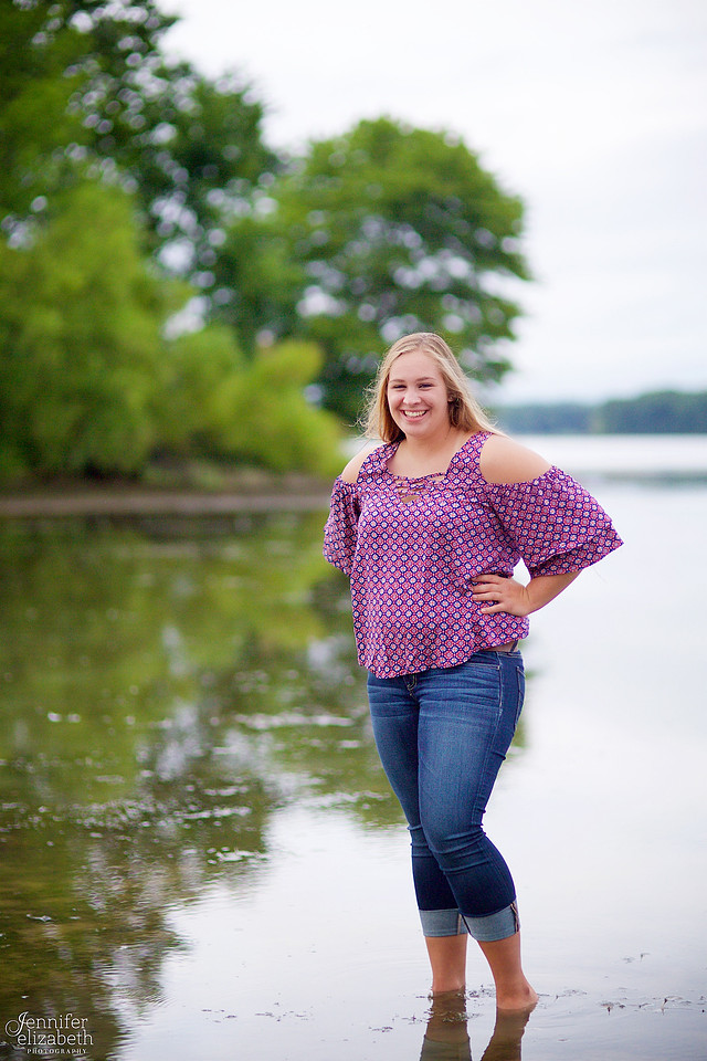 Samantha: Senior Portrait Session in Cortland, Ohio