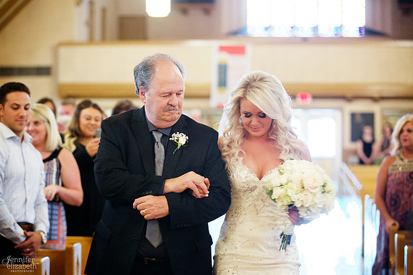 Lindsey & Rich: Summer Wedding at the Mayfield Sand Ridge Club in Cleveland