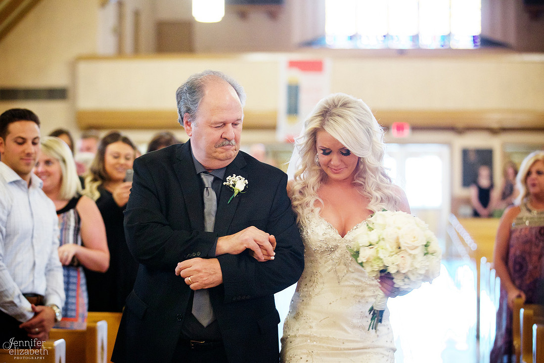 Lindsey & Rich: Summer Wedding at the Mayfield Sand Ridge Club in Cleveland