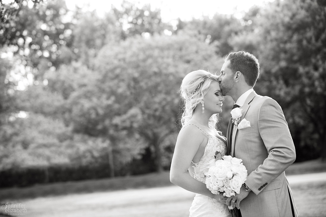 Lindsey & Rich: Summer Wedding at the Mayfield Sand Ridge Club in Cleveland