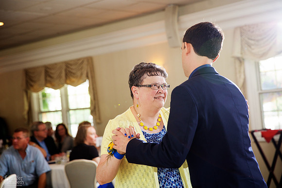 Bethany & Brett: Summer Cleveland Wedding in Bainbridge, Ohio