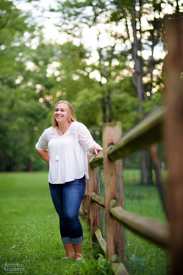 Samantha: Senior Portrait Session in Cortland, Ohio