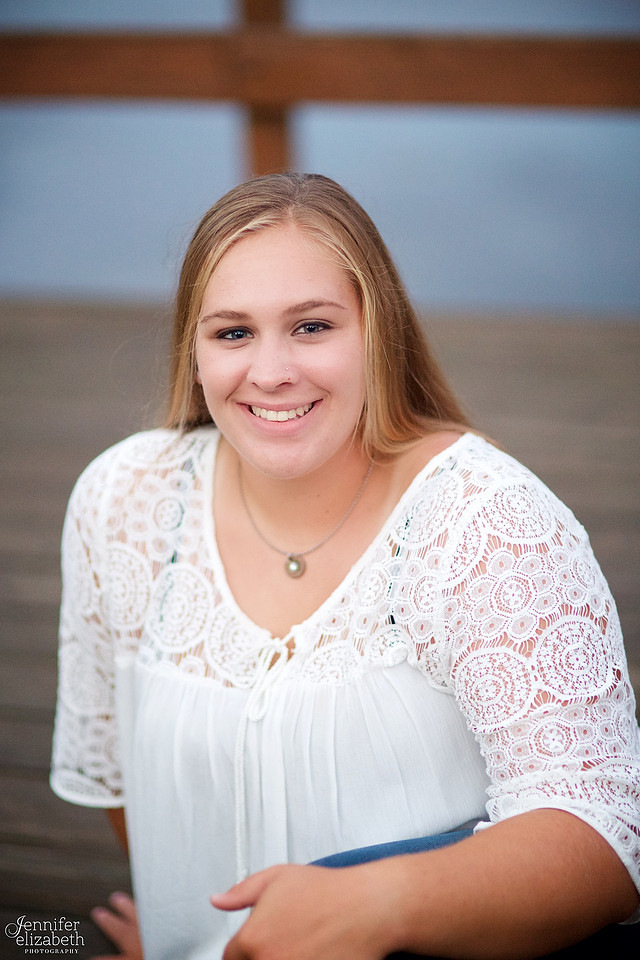 Samantha: Senior Portrait Session in Cortland, Ohio
