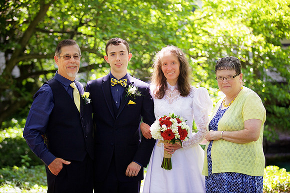 Bethany & Brett: Summer Cleveland Wedding in Bainbridge, Ohio