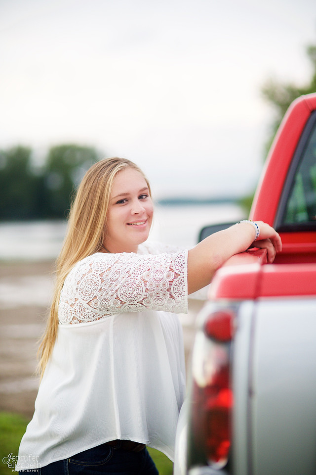 Samantha: Senior Portrait Session in Cortland, Ohio