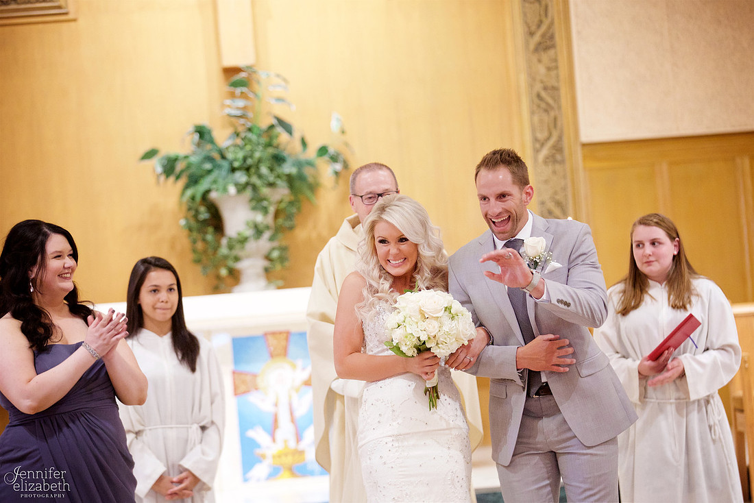 Lindsey & Rich: Summer Wedding at the Mayfield Sand Ridge Club in Cleveland