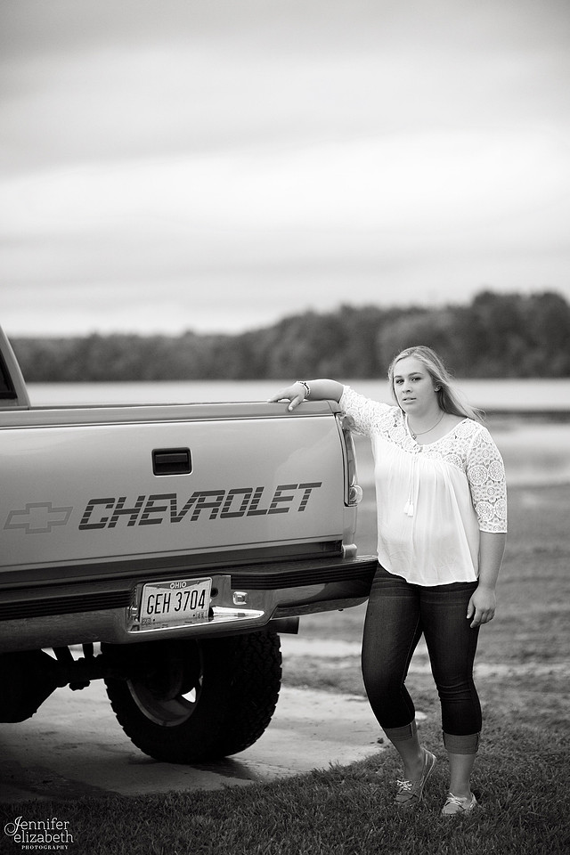 Samantha: Senior Portrait Session in Cortland, Ohio