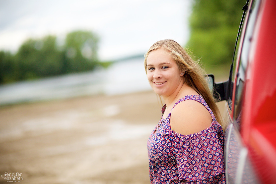 Samantha: Senior Portrait Session in Cortland, Ohio