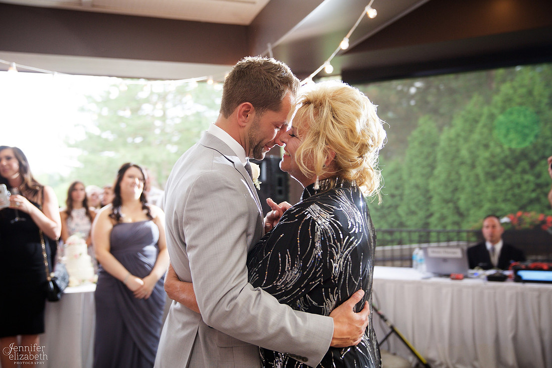 Lindsey & Rich: Summer Wedding at the Mayfield Sand Ridge Club in Cleveland