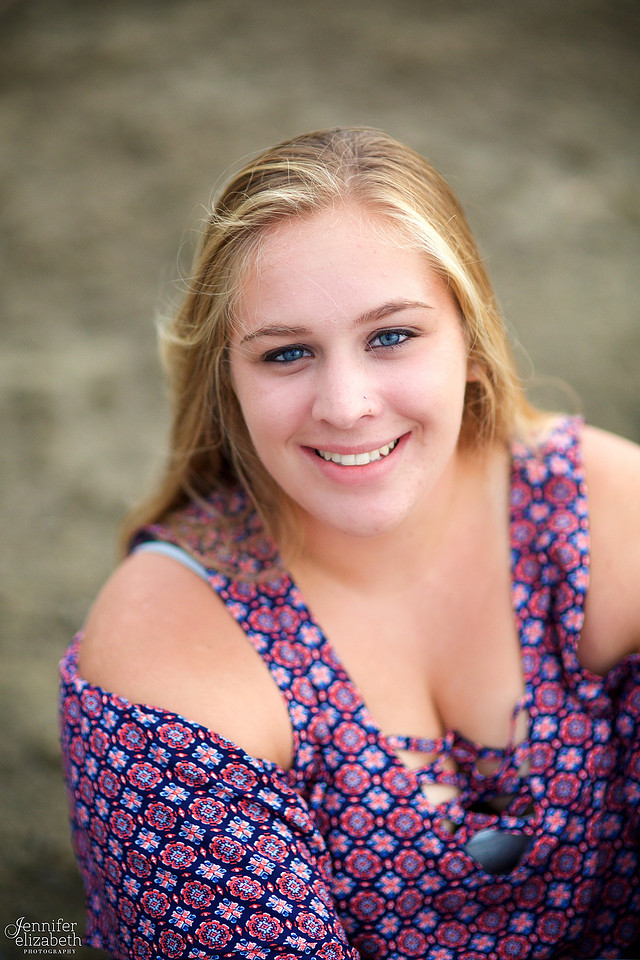 Samantha: Senior Portrait Session in Cortland, Ohio