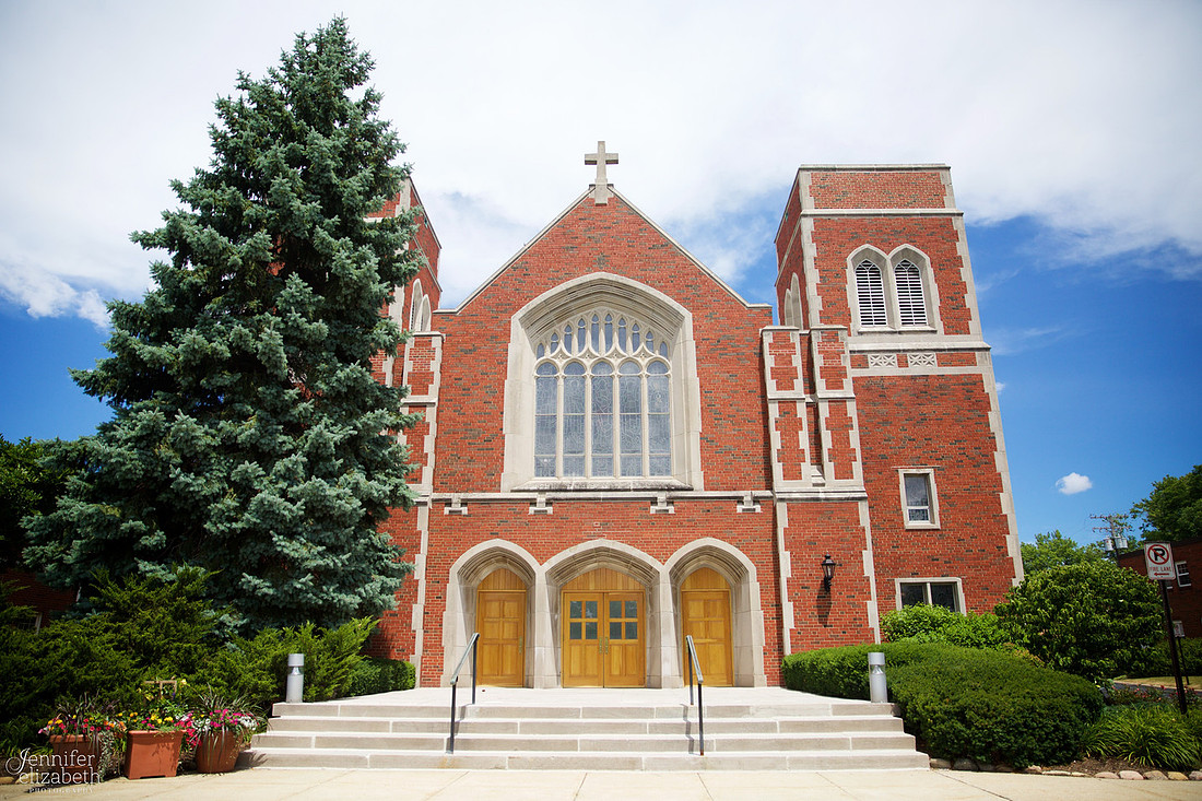 Lindsey & Rich: Summer Wedding at the Mayfield Sand Ridge Club in Cleveland