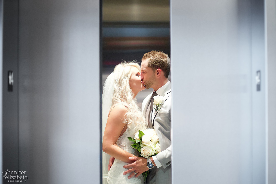 Lindsey & Rich: Summer Wedding at the Mayfield Sand Ridge Club in Cleveland