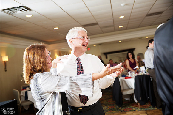 Bethany & Brett: Summer Cleveland Wedding in Bainbridge, Ohio