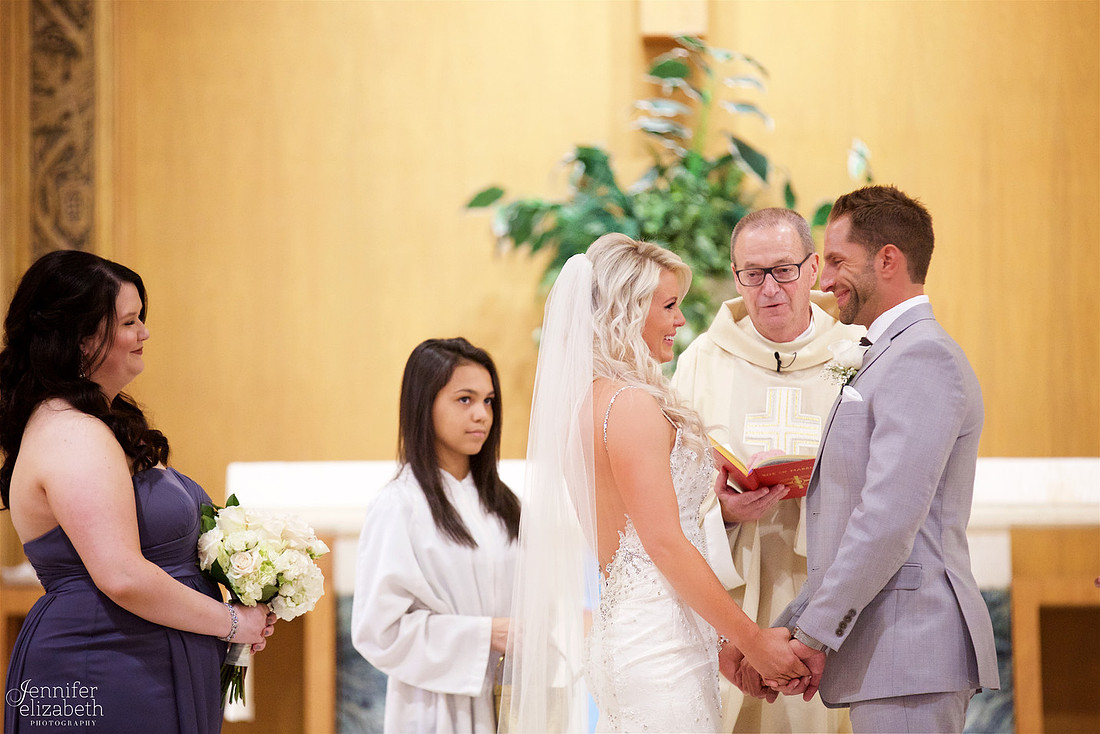 Lindsey & Rich: Summer Wedding at the Mayfield Sand Ridge Club in Cleveland