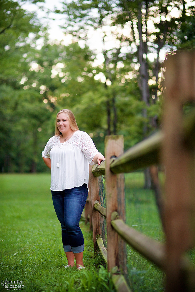 Samantha: Senior Portrait Session in Cortland, Ohio