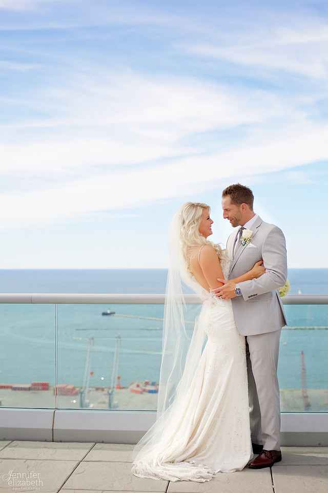 Lindsey & Rich: Summer Wedding at the Mayfield Sand Ridge Club in Cleveland