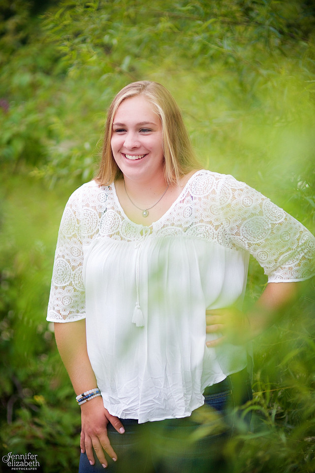 Samantha: Senior Portrait Session in Cortland, Ohio