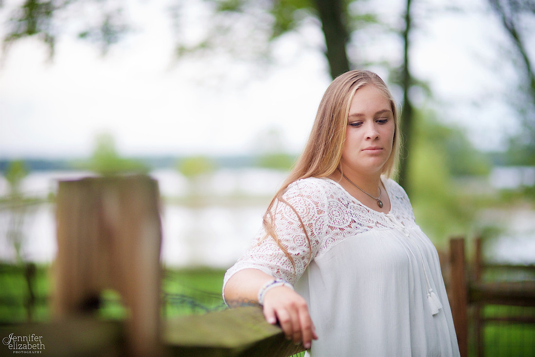 Samantha: Senior Portrait Session in Cortland, Ohio