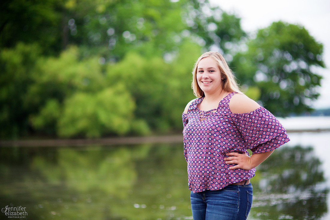 Samantha: Senior Portrait Session in Cortland, Ohio