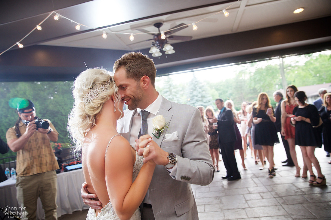 Lindsey & Rich: Summer Wedding at the Mayfield Sand Ridge Club in Cleveland