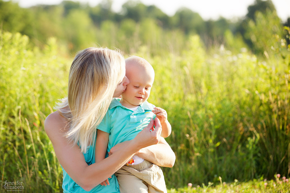 The M Family: Portrait Session at Frohring Meadows in Bainbridge, Ohio