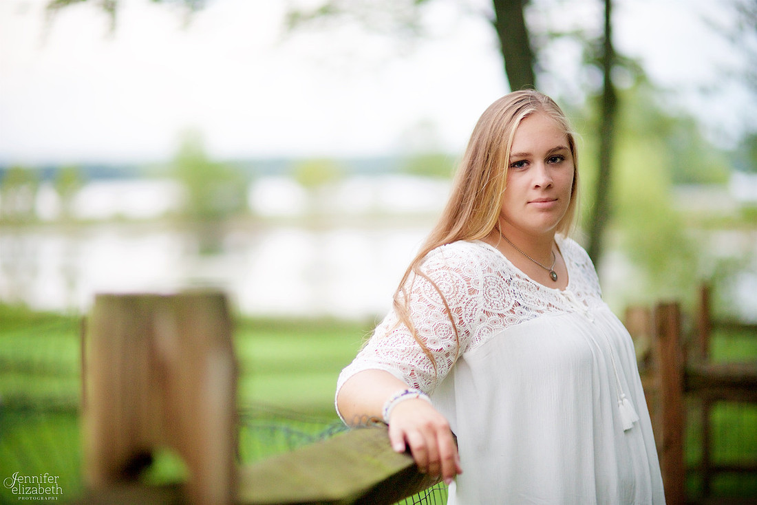 Samantha: Senior Portrait Session in Cortland, Ohio