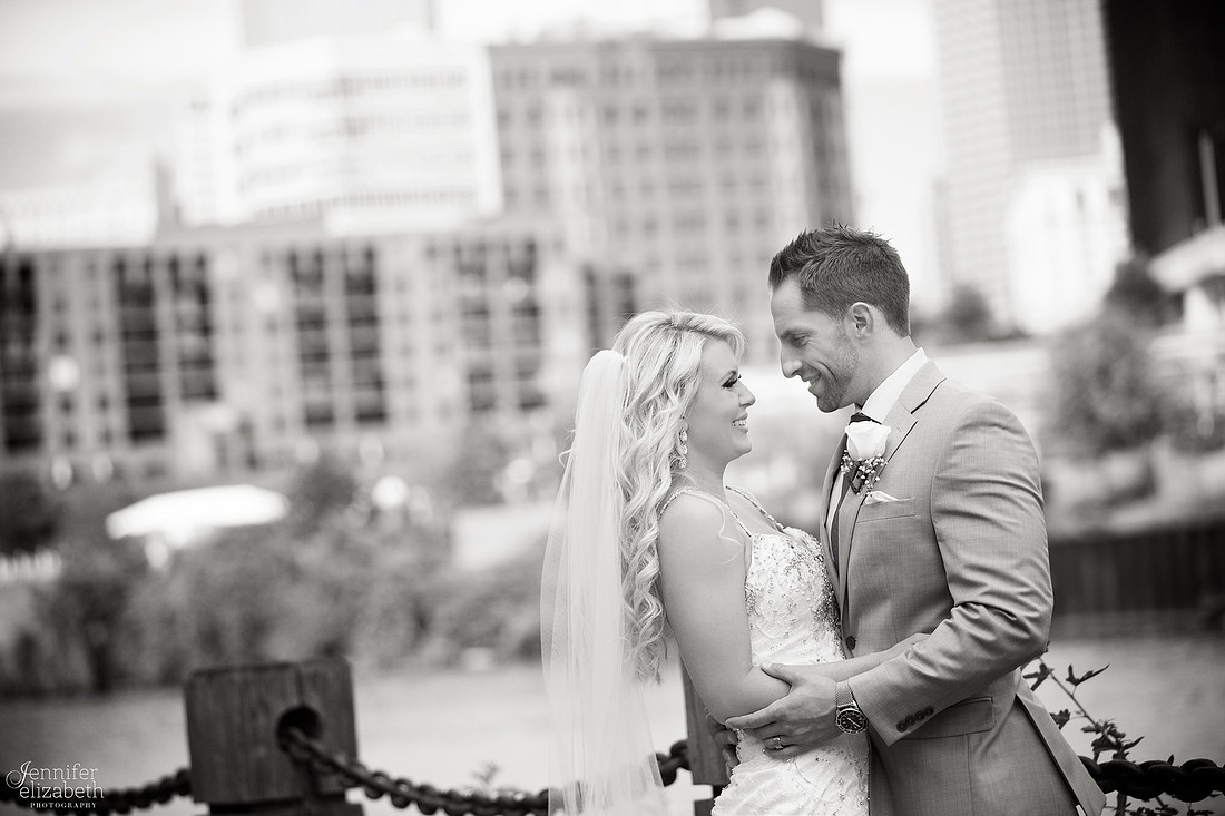 Lindsey & Rich: Summer Wedding at the Mayfield Sand Ridge Club in Cleveland