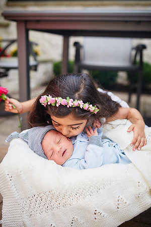 Baby Niam: Newborn and Family Session in Beachwood