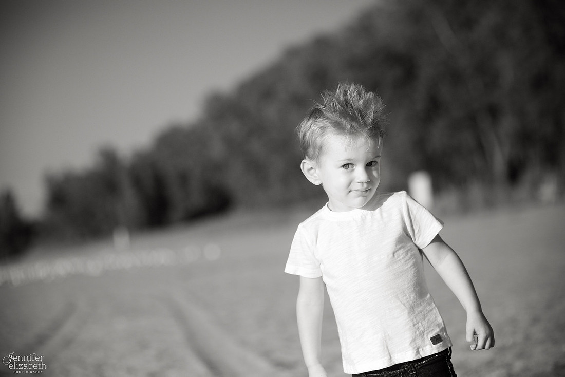 The R Family's Portrait Session at Mentor Headlands Beach Park