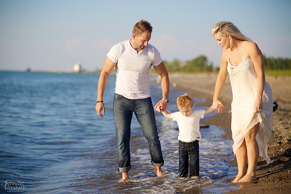 The R Family's Portrait Session at Mentor Headlands Beach Park